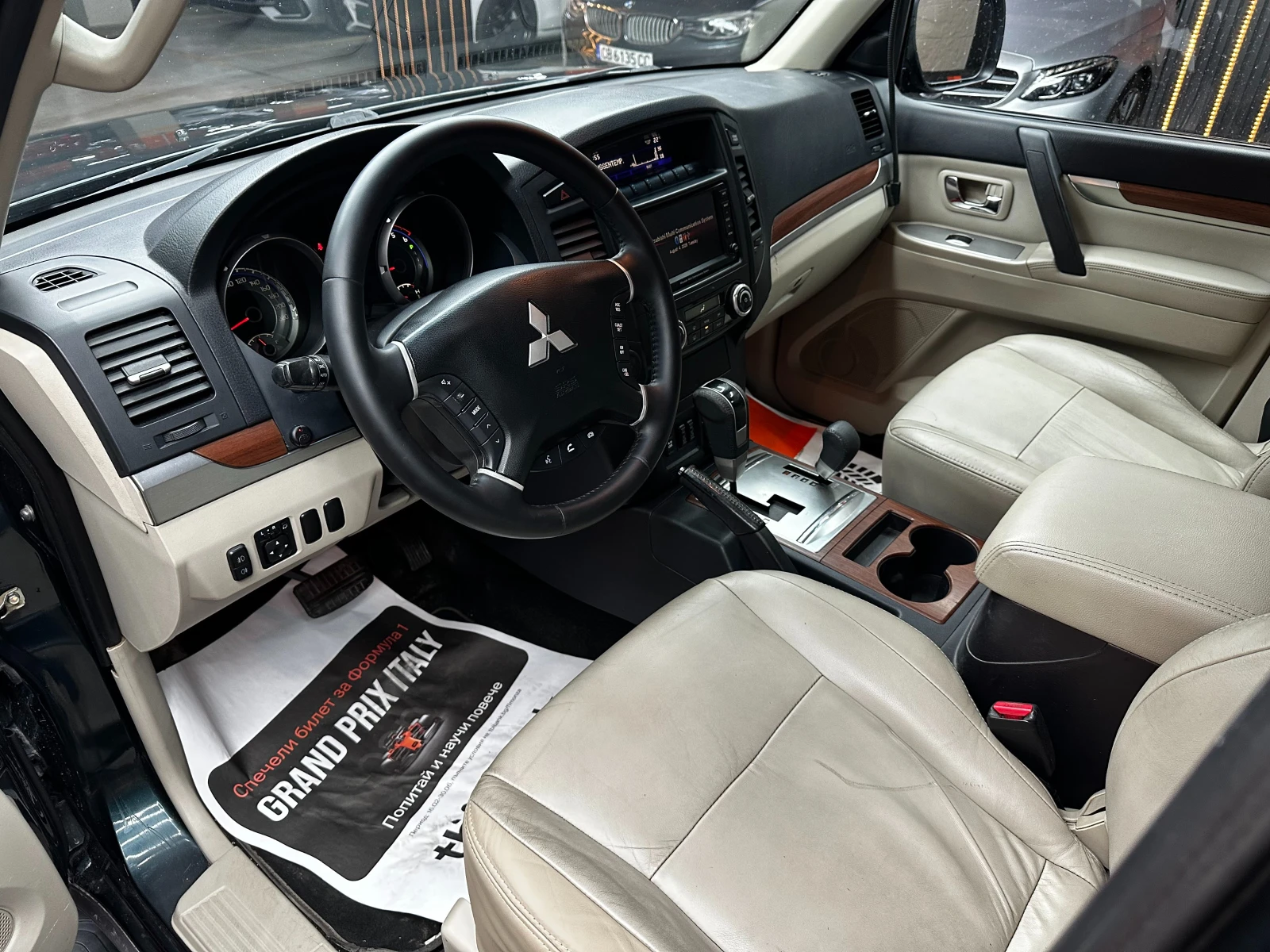 Mitsubishi Pajero 3.2d/Facelift/7места/Автоматик/ГАРАНЦИЯ, снимка 8 - Автомобили и джипове - 55172177
