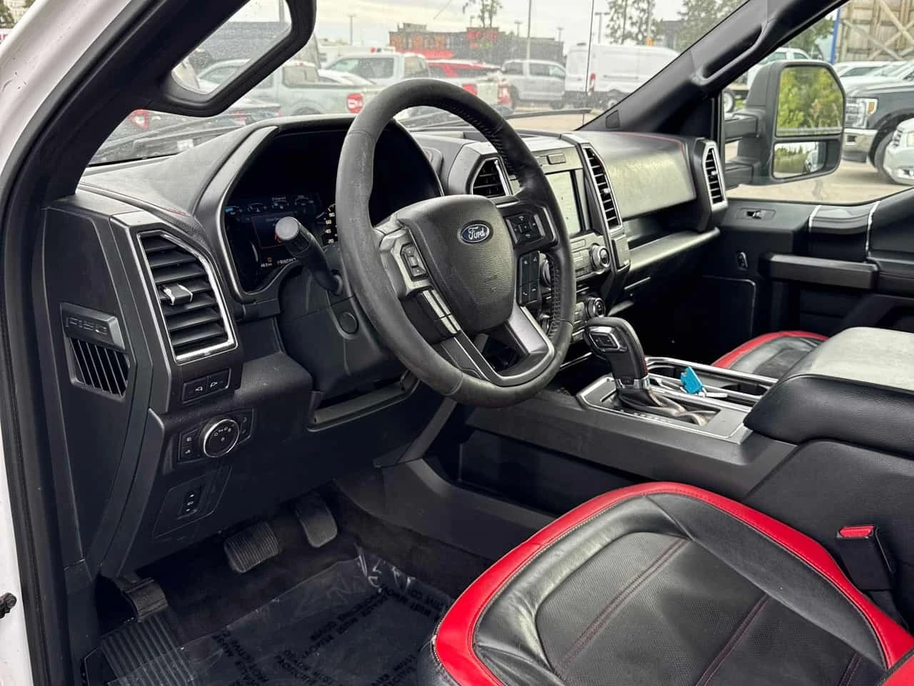 Ford F150 * 4WD SuperCrew 157" Lariat * CARFAX * , снимка 5 - Автомобили и джипове - 56170172