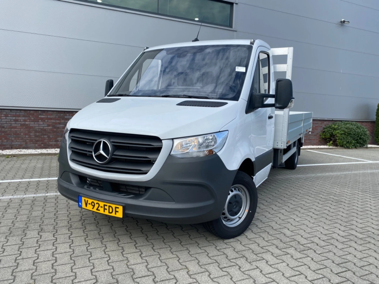 Mercedes-Benz Sprinter 0 км / Нов / 2024 Модел  - изображение 2