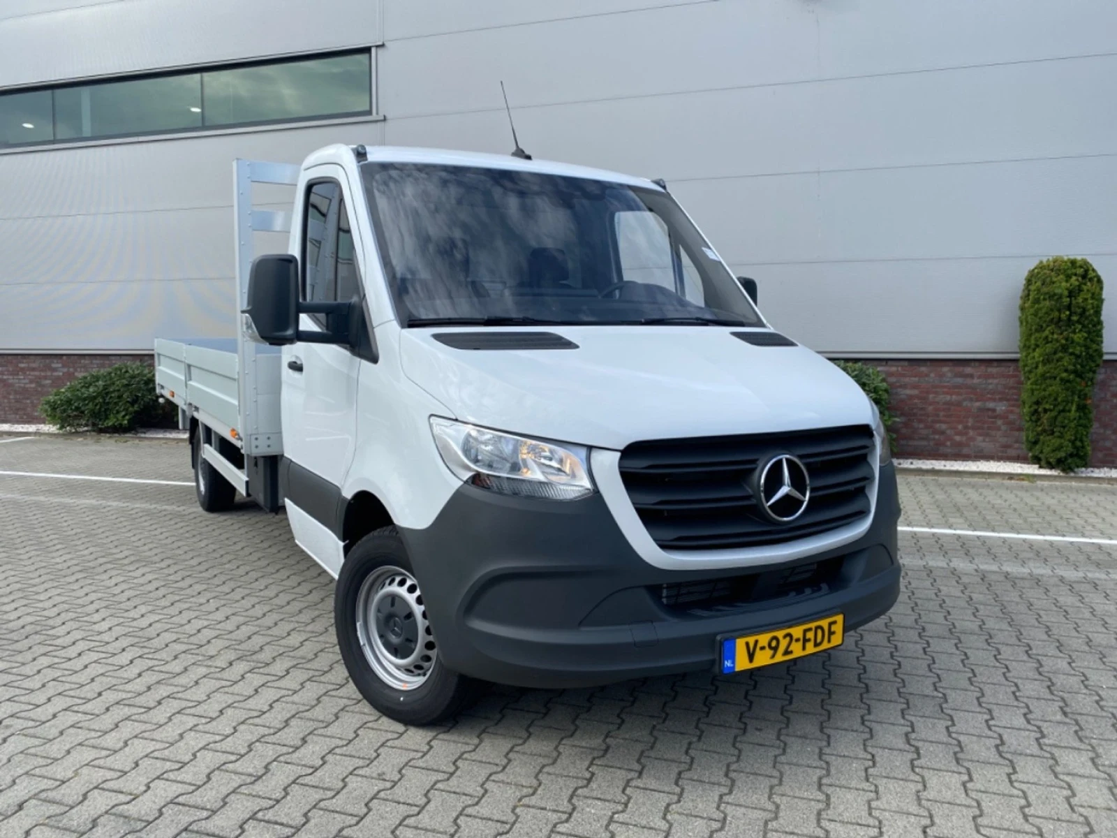 Mercedes-Benz Sprinter 0 км / Нов / 2024 Модел  - изображение 2