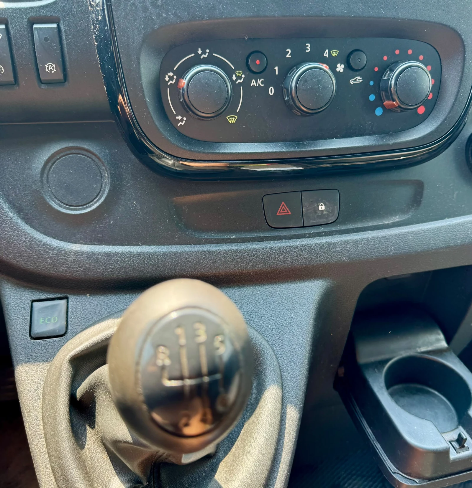 Opel Vivaro 1.6 CDTI BiTurbo, снимка 13 - Бусове и автобуси - 55705994