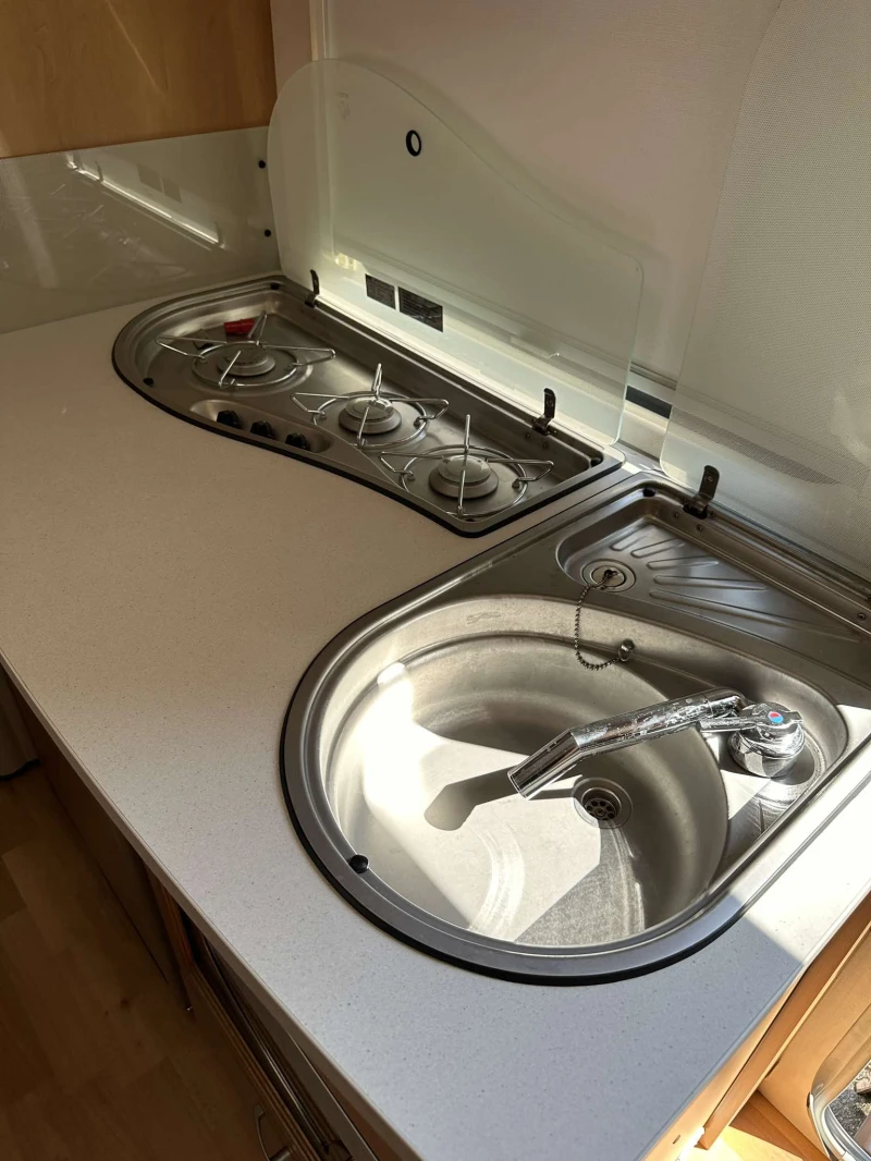 Каравана Knaus Sudwind, снимка 14 - Каравани и кемпери - 50031091