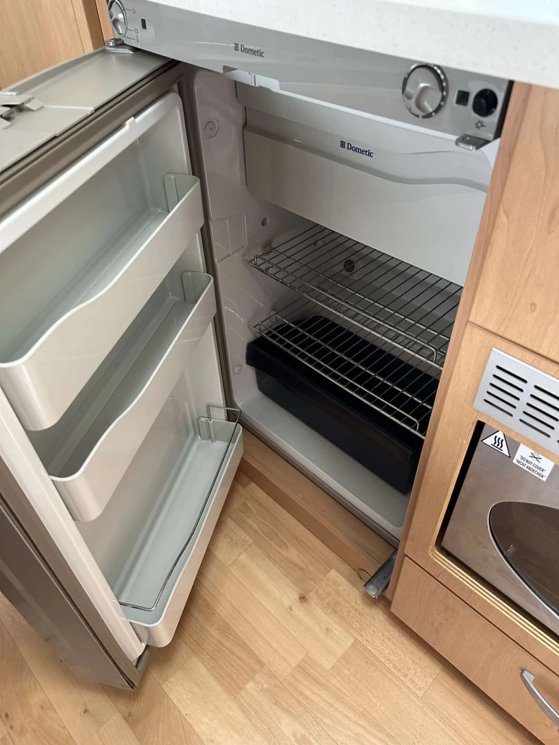 Каравана Knaus Sudwind, снимка 17 - Каравани и кемпери - 50031091