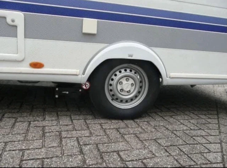 Каравана Hobby De Luxe 30, снимка 2 - Каравани и кемпери - 53669450