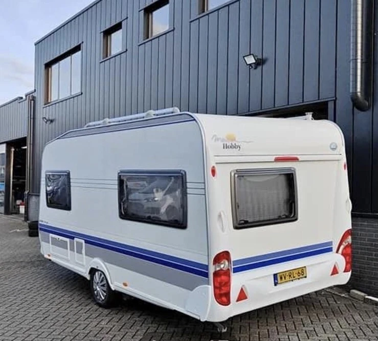 Каравана Hobby De Luxe 30