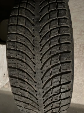 Гуми Зимни 225/65R17, снимка 1 - Гуми и джанти - 48751088