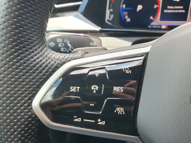 VW Arteon R-Line 2.0 TDI SCR DSG, снимка 15 - Автомобили и джипове - 50982906