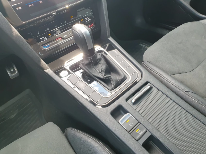 VW Arteon R-Line 2.0 TDI SCR DSG, снимка 13 - Автомобили и джипове - 50982906