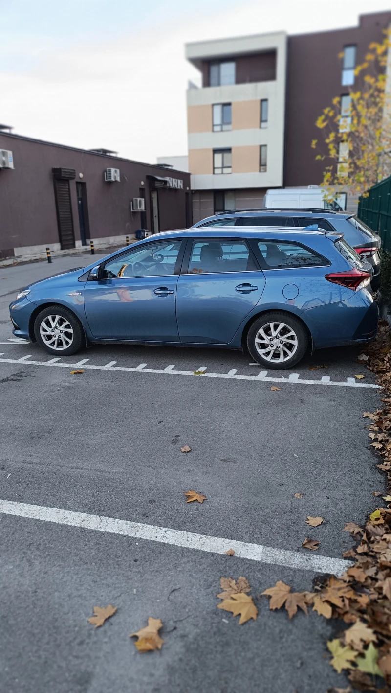 Toyota Auris Хибрид, снимка 3 - Автомобили и джипове - 52528617