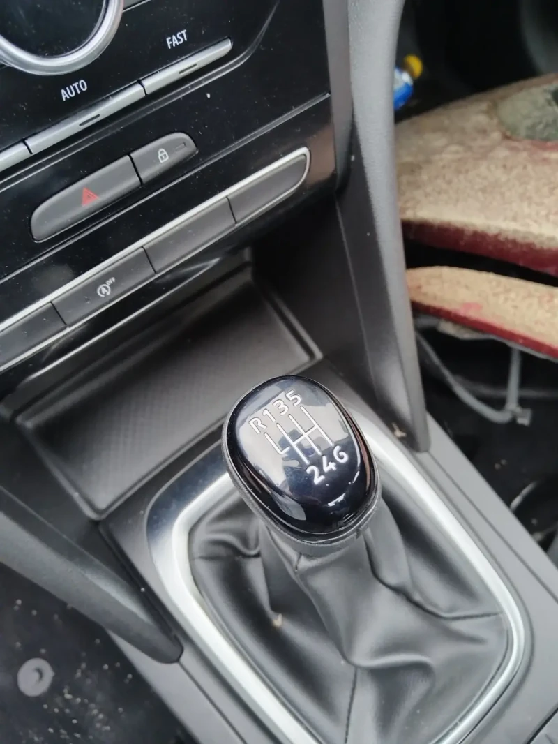 Renault Megane 1.3 tce, снимка 6 - Автомобили и джипове - 53381835