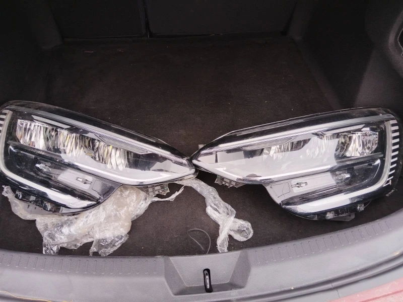 Renault Megane 1.3 tce, снимка 8 - Автомобили и джипове - 53381835