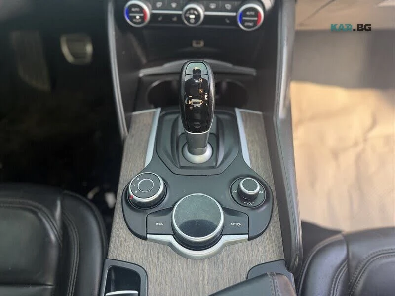 Alfa Romeo Giulia Ti* Q4* АвтоКредит* (ЦЕНА ДО БГ), снимка 13 - Автомобили и джипове - 54932036