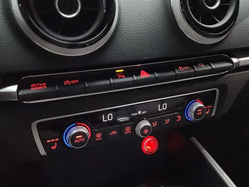 Audi A3 35 Tdi Dynamic 8V, снимка 16 - Автомобили и джипове - 56003073