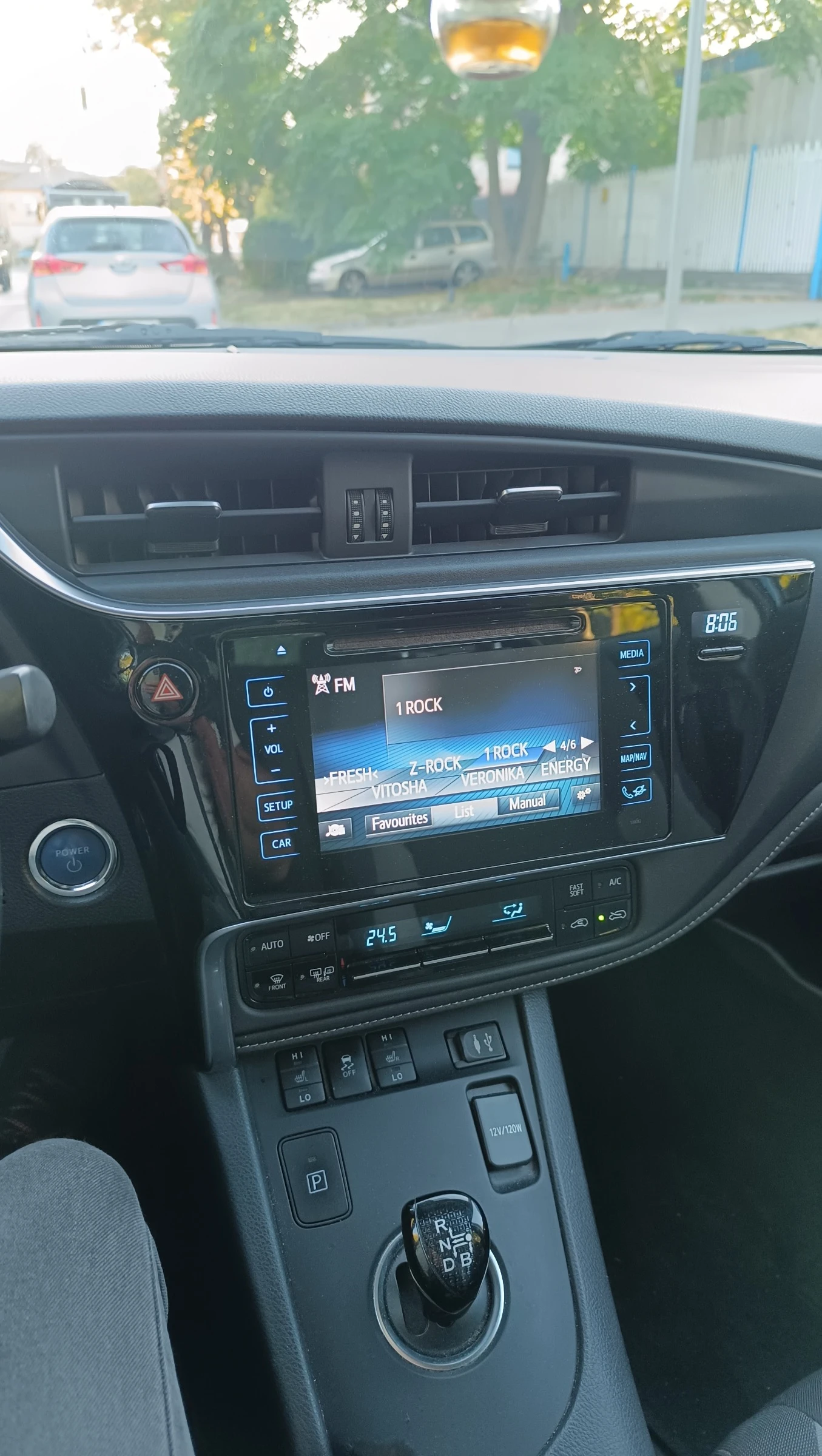 Toyota Auris Хибрид - изображение 4