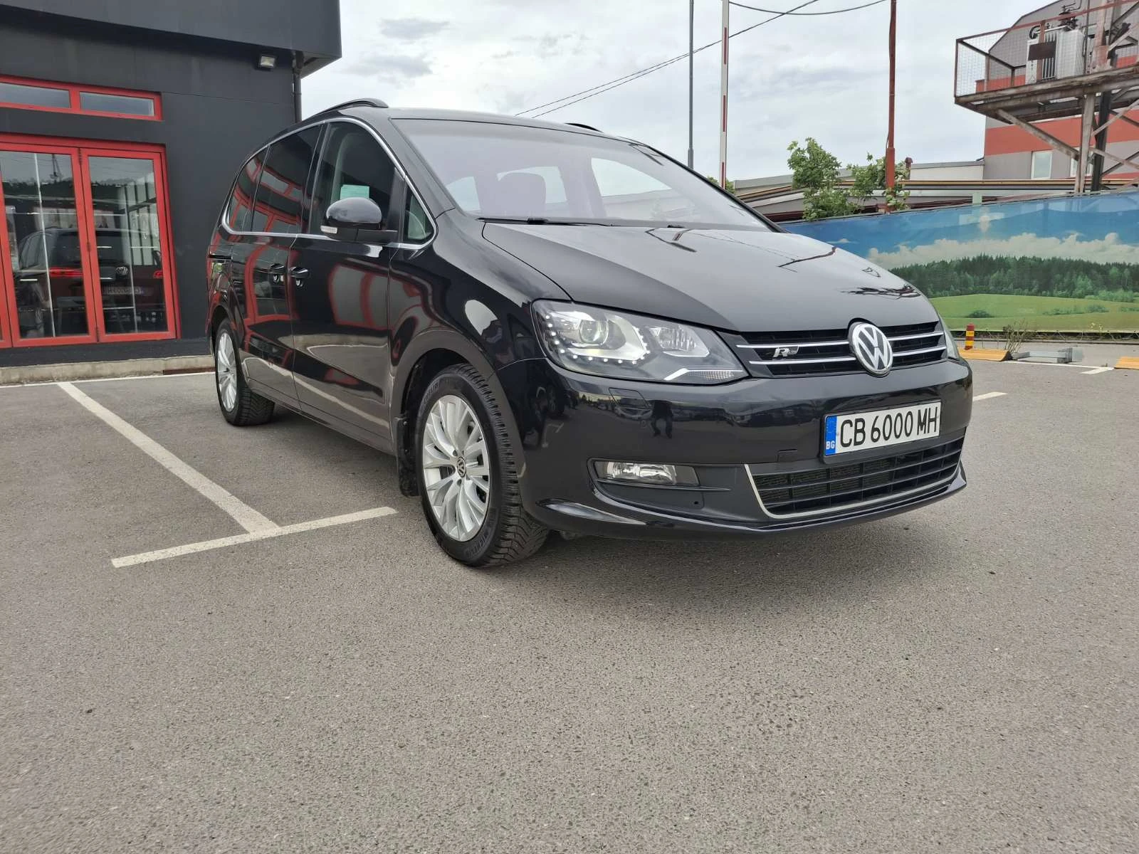 VW Sharan 2.0 TDI* 184 к.с.* R-Line* 4 MOTION* АВТОМАТ* 6+ 1 - изображение 3
