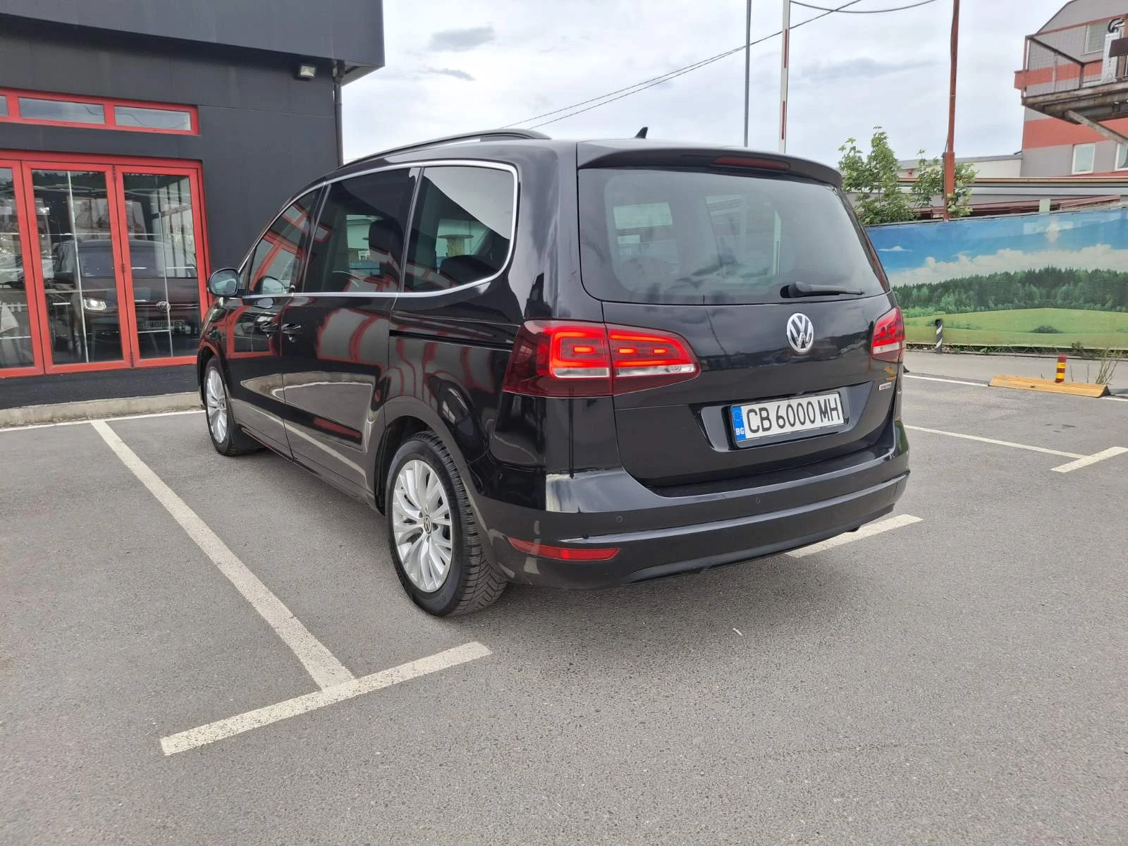 VW Sharan 2.0 TDI* 184 к.с.* R-Line* 4 MOTION* АВТОМАТ* 6+ 1 - изображение 5