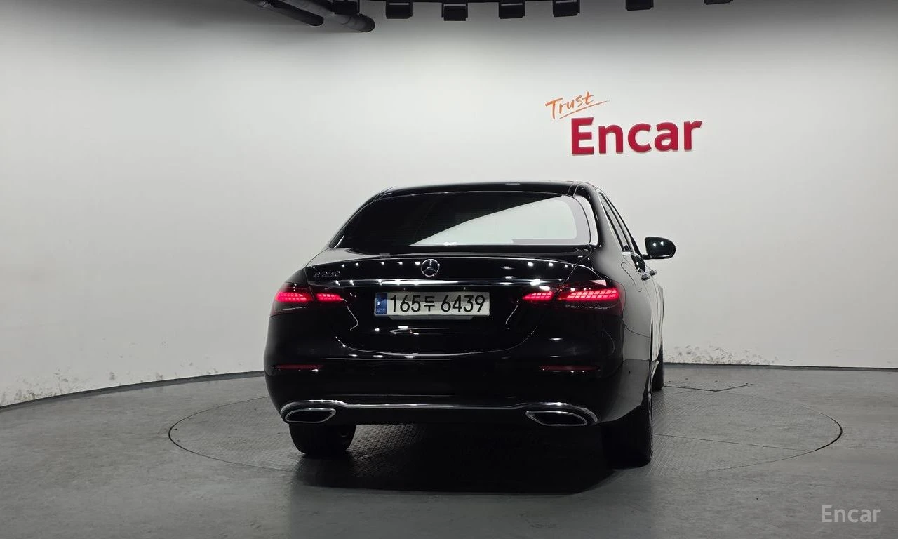 Mercedes-Benz E 250 Avantgarde* DISTRONIC* DIGITAL* AMBIENT* ПОДГРЕВ* , снимка 4 - Автомобили и джипове - 54713123