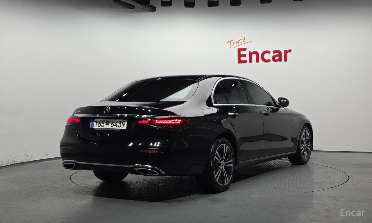 Mercedes-Benz E 250 Avantgarde* DISTRONIC* DIGITAL* AMBIENT* ПОДГРЕВ* , снимка 3 - Автомобили и джипове - 54713123