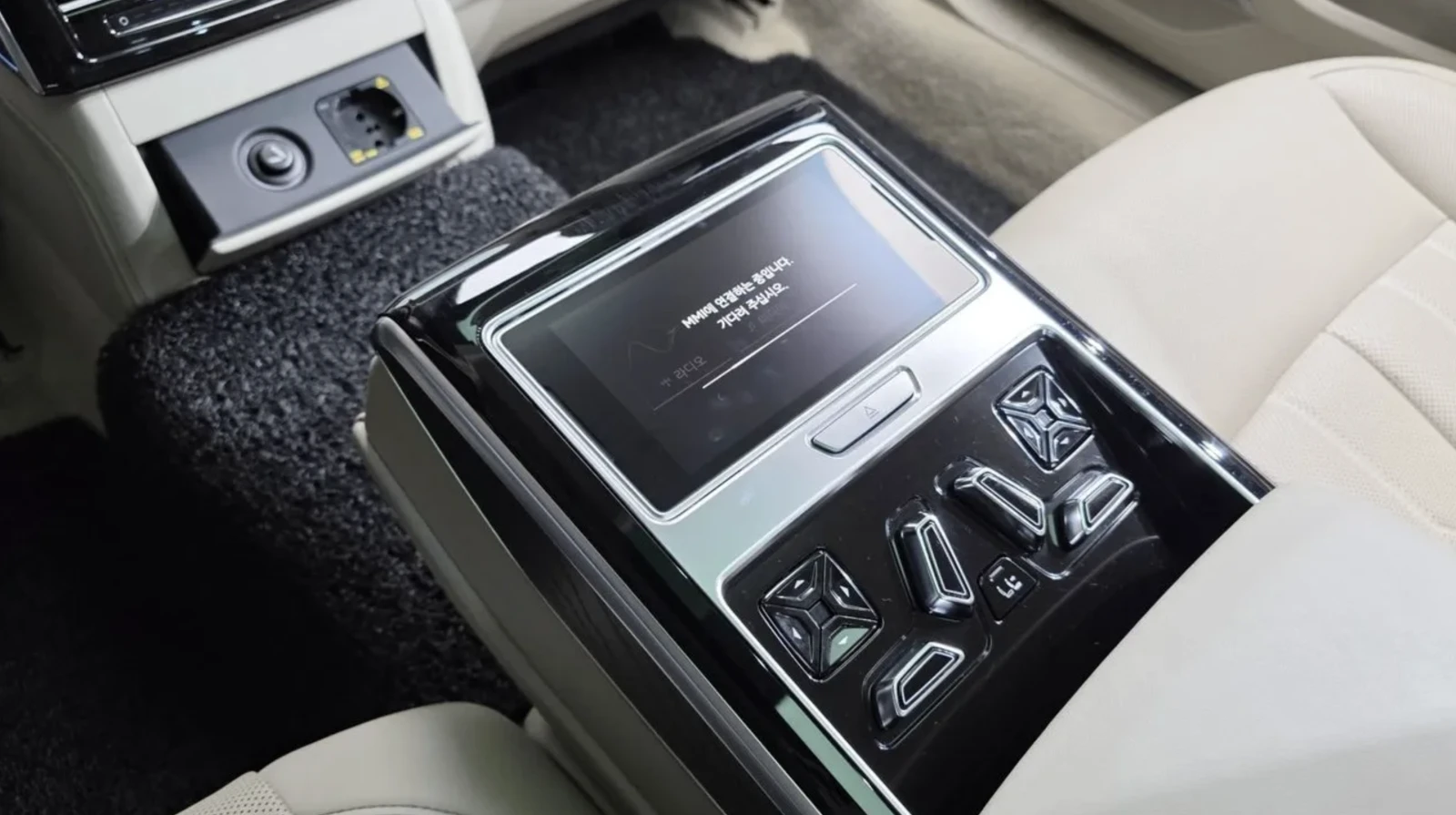 Audi A8 3.0 TDI QUATTRO / B&0 / ТЕЛЕВИЗОРИ / МАСАЖ / FULL!, снимка 17 - Автомобили и джипове - 54912909