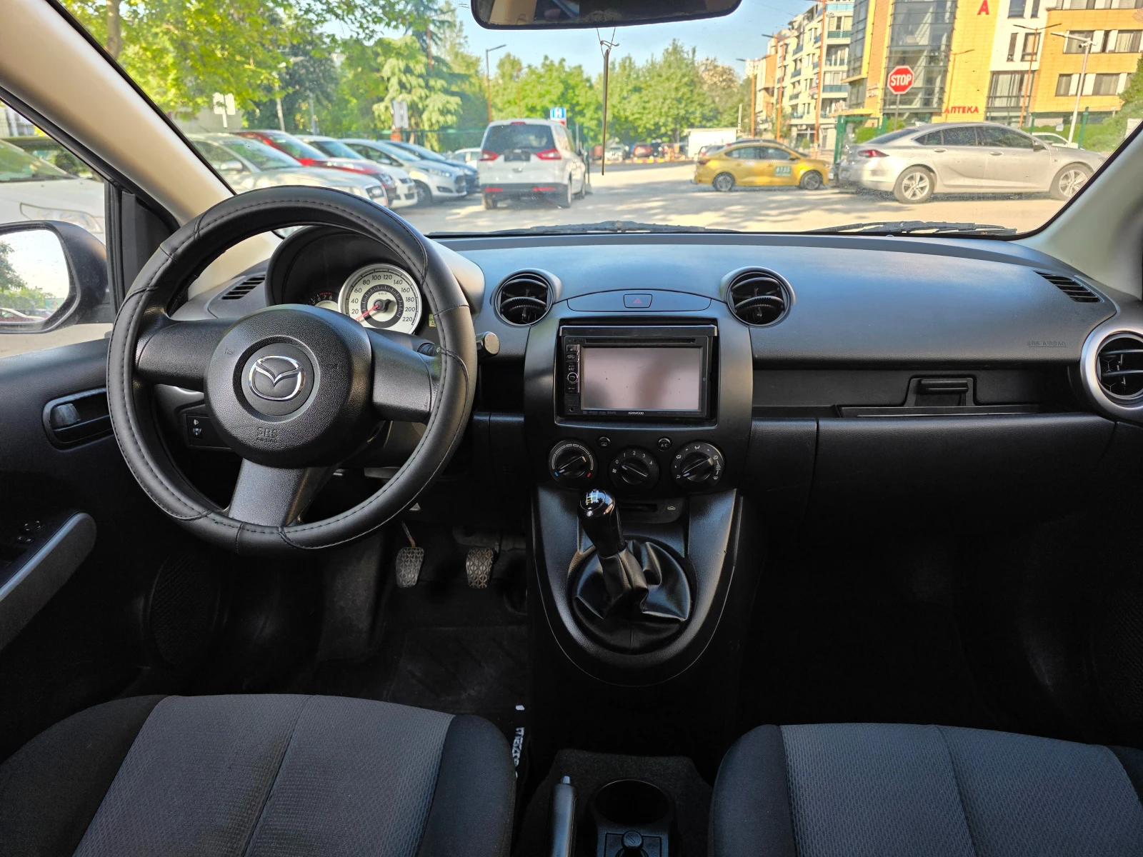 Mazda 2 1.3 i Ce PRO 75кс, снимка 8 - Автомобили и джипове - 55141095