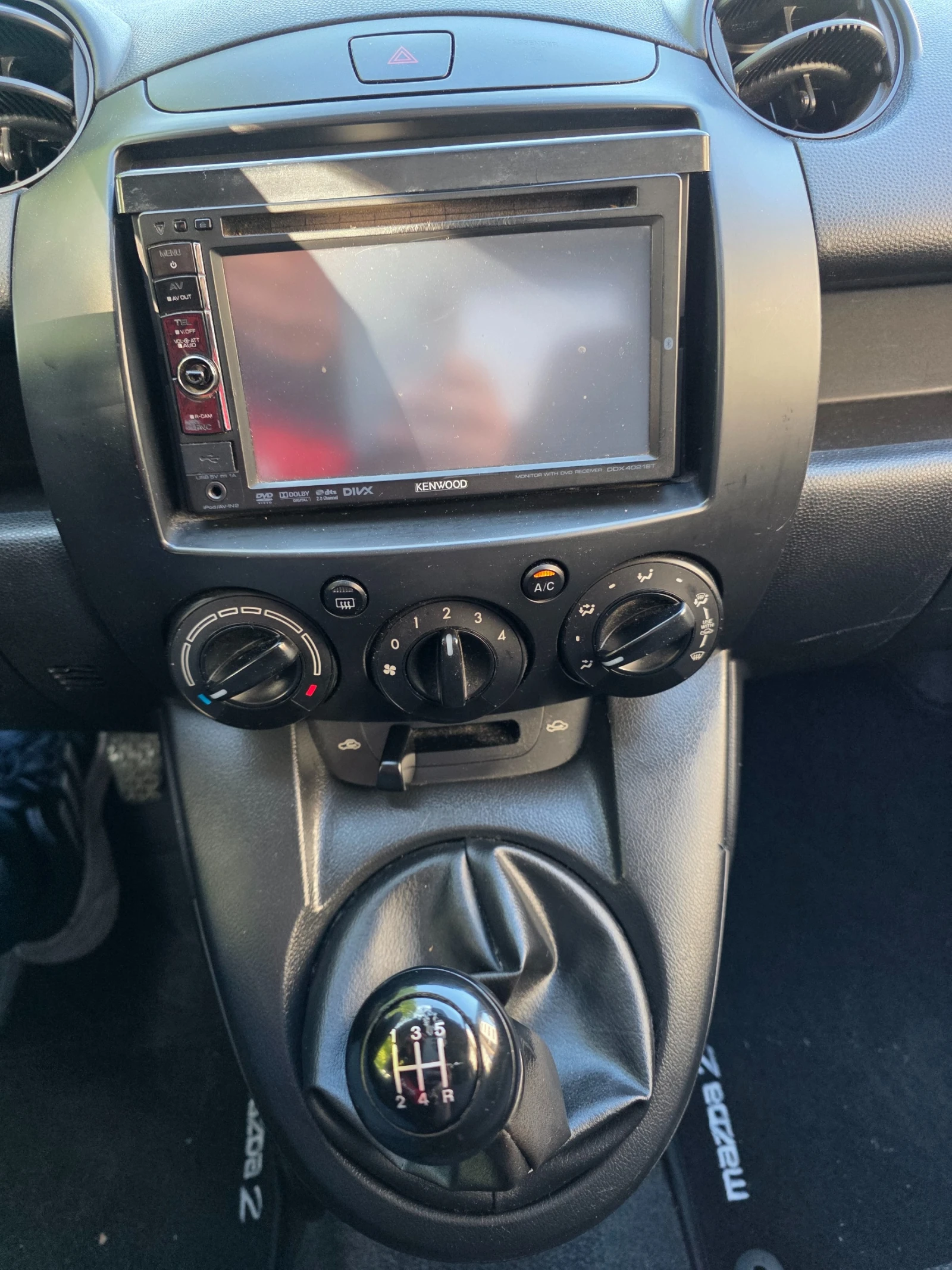 Mazda 2 1.3 i Ce PRO 75кс, снимка 11 - Автомобили и джипове - 55141095