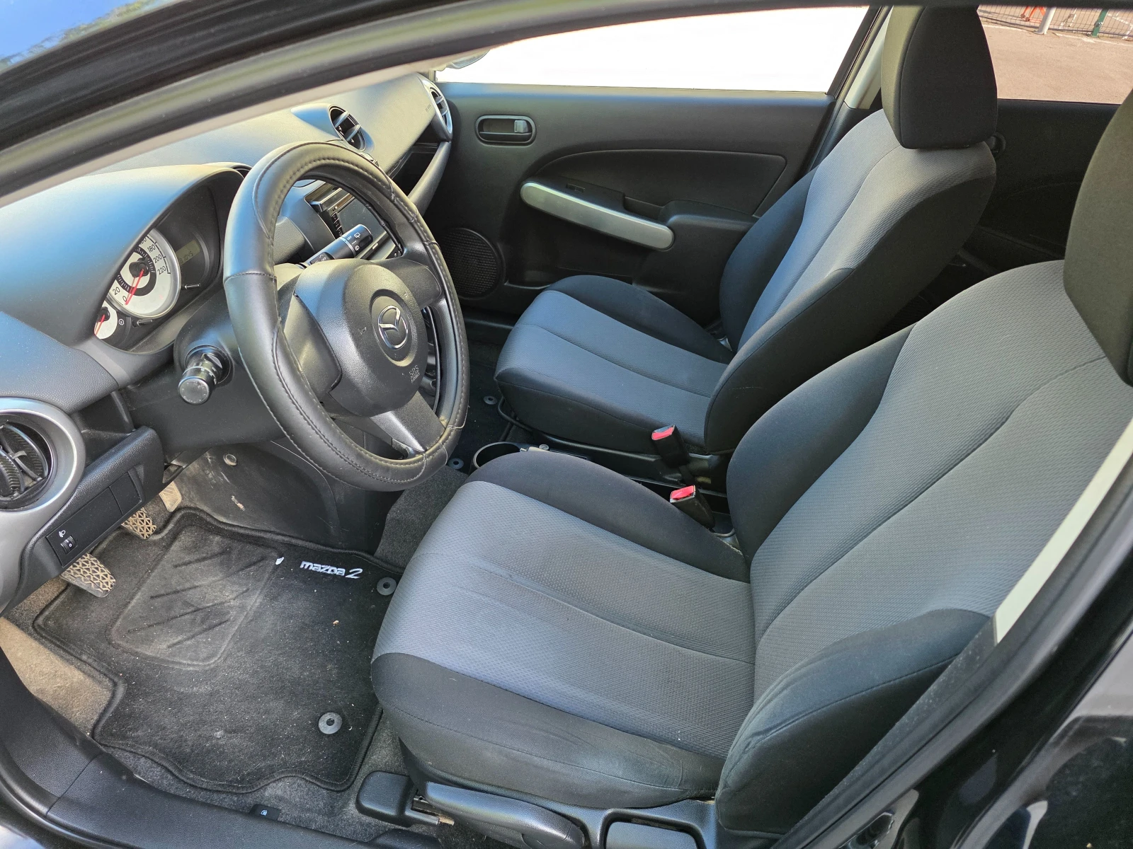 Mazda 2 1.3 i Ce PRO 75кс, снимка 7 - Автомобили и джипове - 55141095