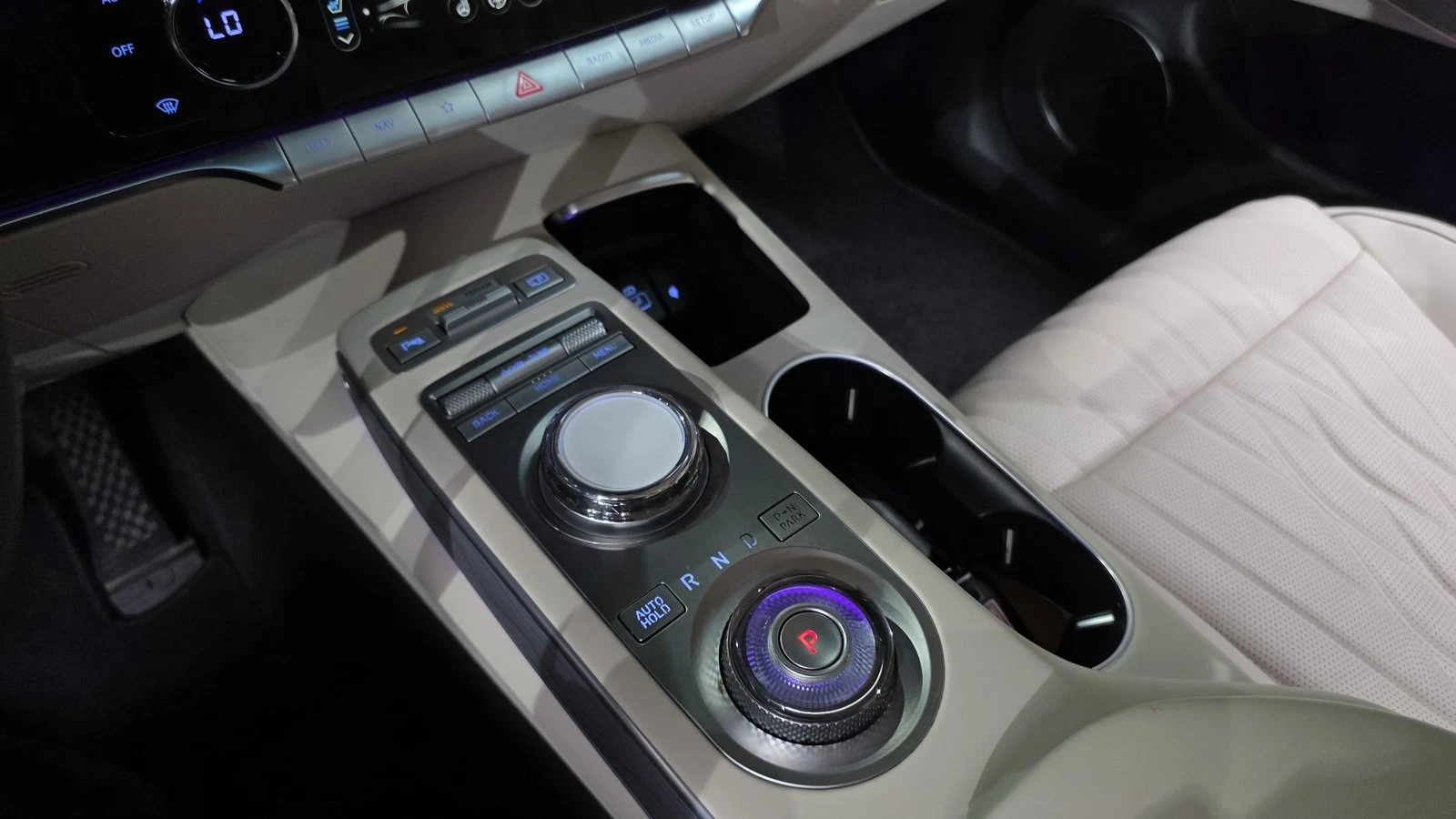 Genesis GV70 НАЛИЧНА КРАЙНА ЦЕНА, снимка 9 - Автомобили и джипове - 55238025