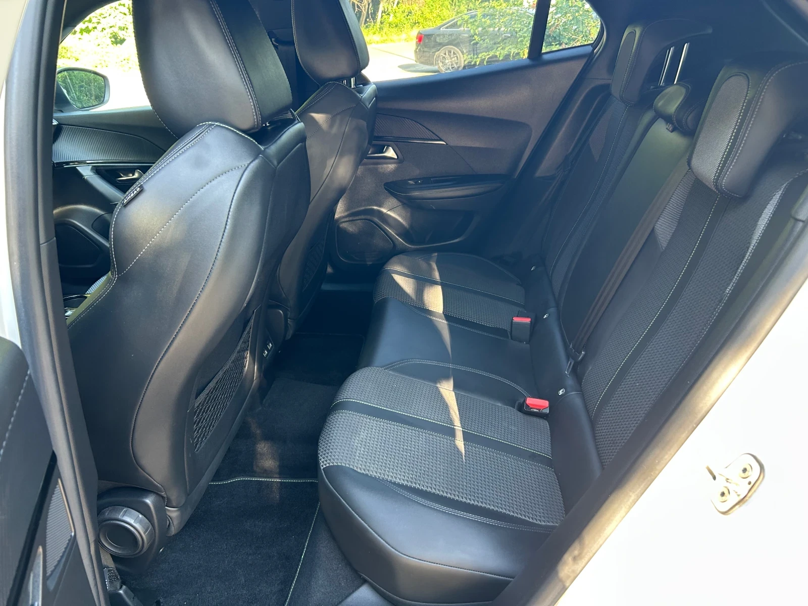 Peugeot 2008 SUV, снимка 13 - Автомобили и джипове - 55646103