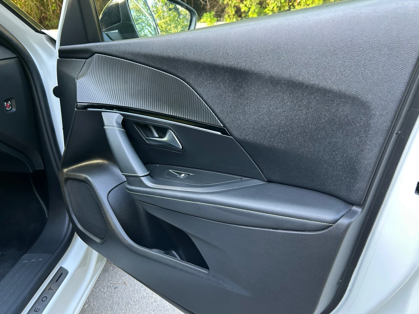 Peugeot 2008 SUV, снимка 15 - Автомобили и джипове - 55646103
