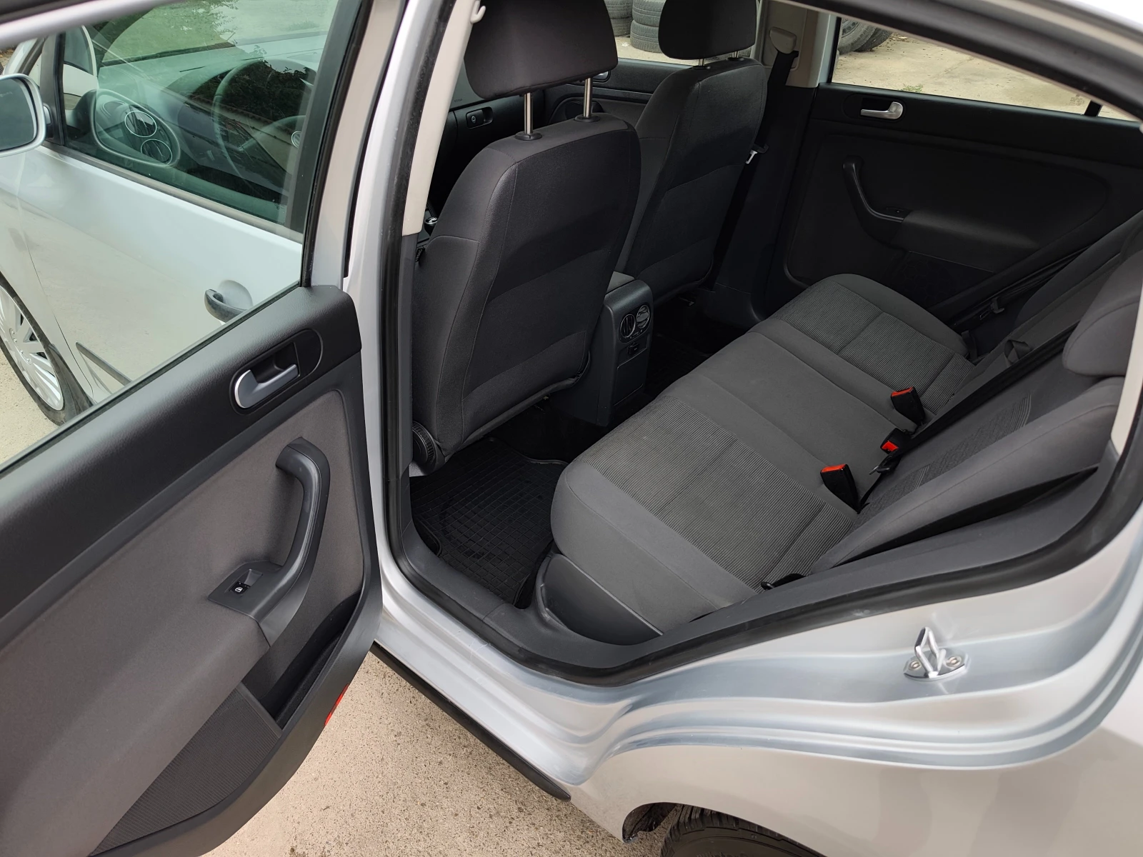 VW Golf Plus 1.9TDI 140000km, снимка 7 - Автомобили и джипове - 55847054