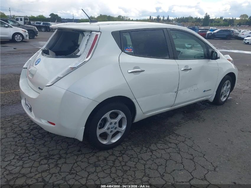 Nissan Leaf  КОЖЕН САЛОН - ПОДГРЕВИ, снимка 6 - Автомобили и джипове - 56614000