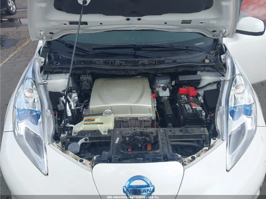 Nissan Leaf  КОЖЕН САЛОН - ПОДГРЕВИ, снимка 10 - Автомобили и джипове - 56614000