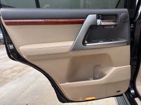 Toyota Land cruiser / 200 / 6+ 1 места / , снимка 16