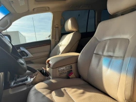 Toyota Land cruiser / 200 / 6+ 1 места / , снимка 12