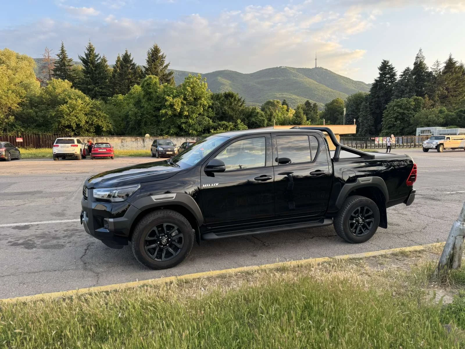 Toyota Hilux INVINCIBLE - изображение 3