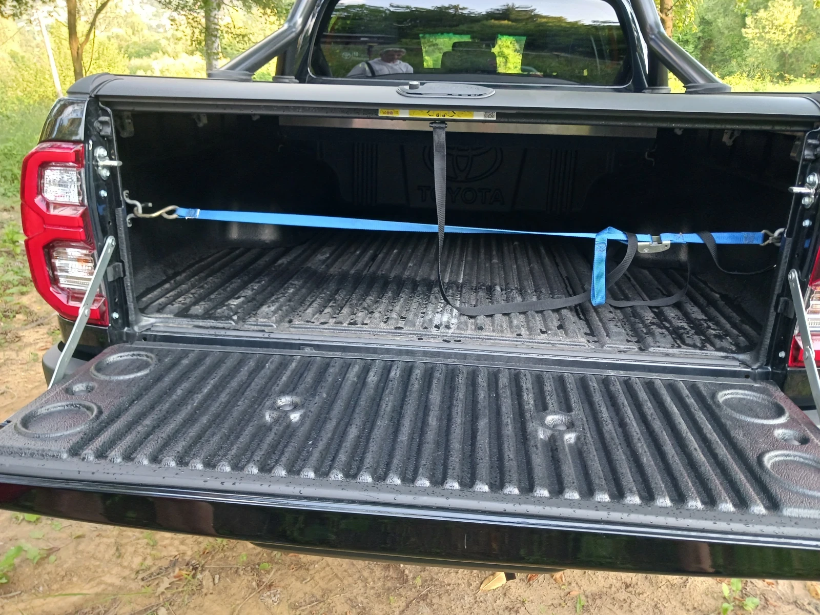 Toyota Hilux INVINCIBLE - изображение 6