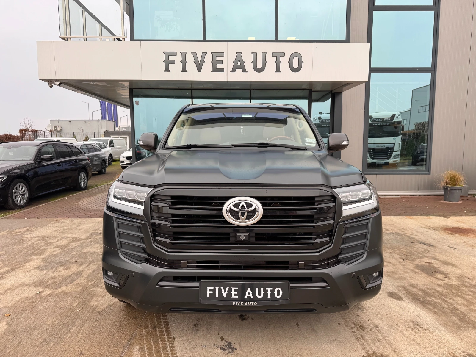 Toyota Land cruiser / 200 / 6+ 1 места /  - изображение 2