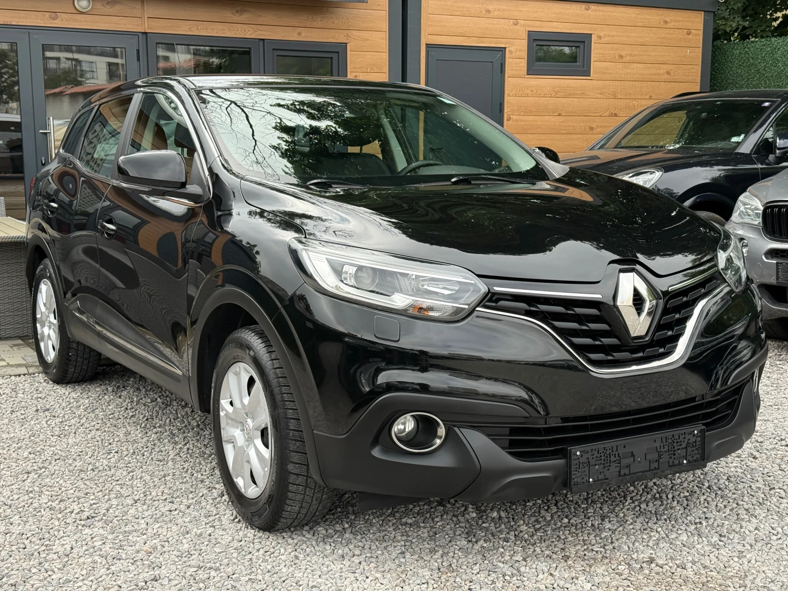 Renault Kadjar 1.2TCe/130hp/Кожа/Нави/Подгрев/ТОП, снимка 3 - Автомобили и джипове - 55037753
