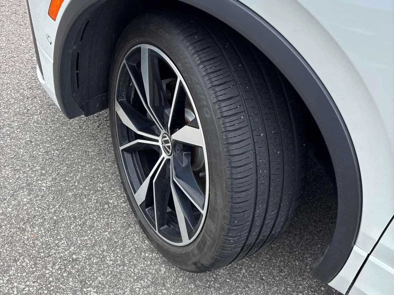 VW Tiguan Highline R Line /360/FENDER/ОБДУХВАНЕ/АВТОКРЕДИТ, снимка 17 - Автомобили и джипове - 55507705