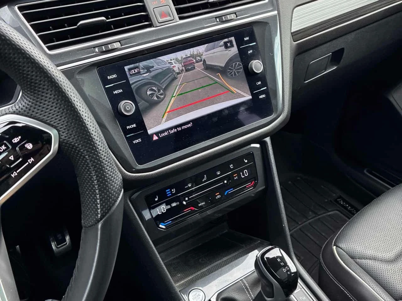 VW Tiguan Highline R Line /360/FENDER/ОБДУХВАНЕ/АВТОКРЕДИТ, снимка 9 - Автомобили и джипове - 55507705