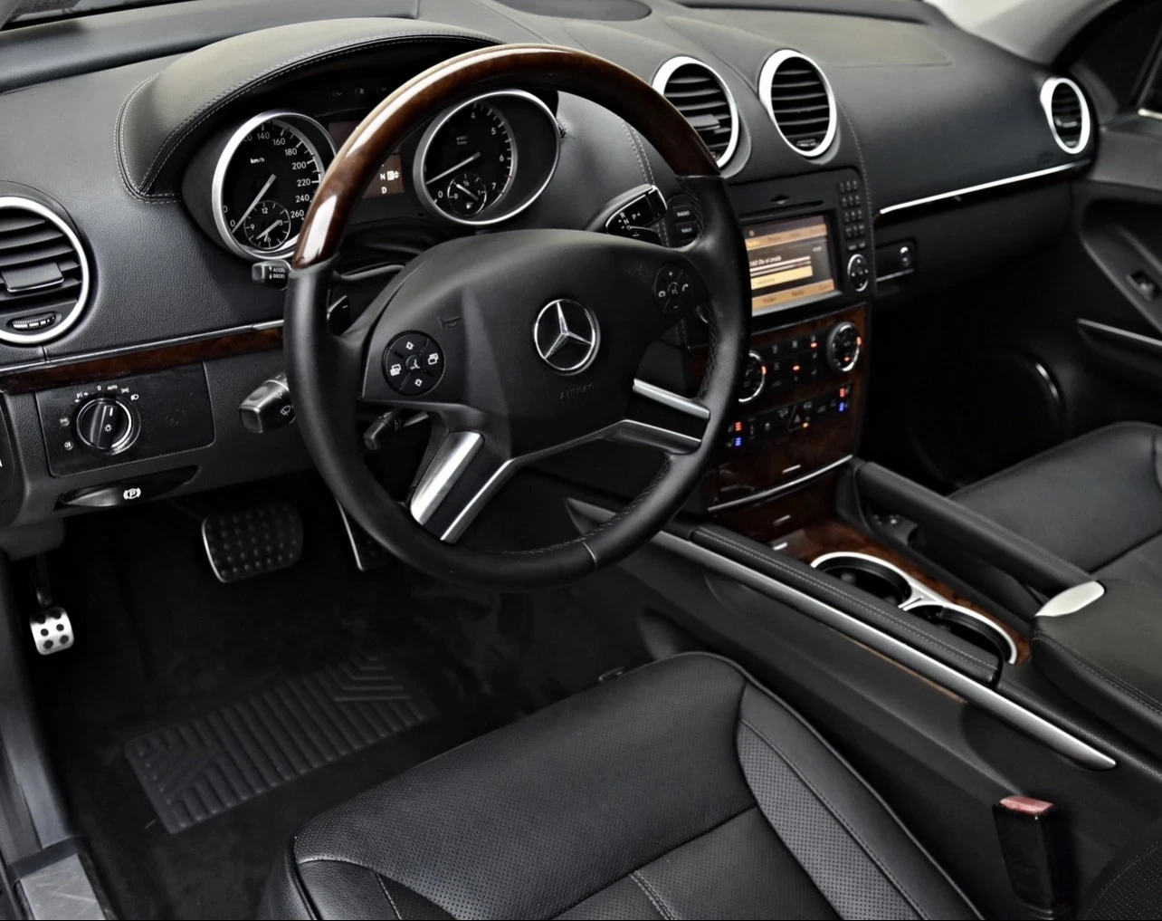 Mercedes-Benz GL 500 * AMG* 7SITZE* 3XTV* FULL MAXX* , снимка 9 - Автомобили и джипове - 55892707