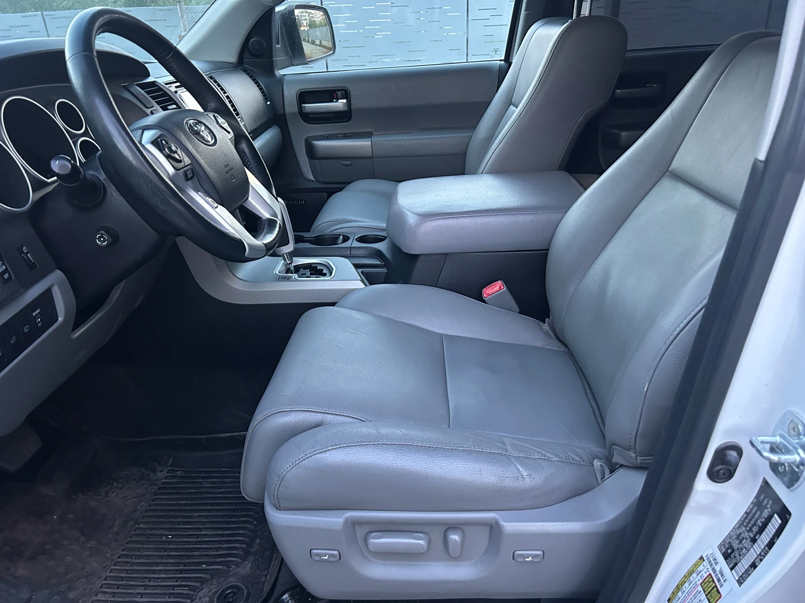 Toyota Sequoia 5.7LIMITED 7+ 1, снимка 9 - Автомобили и джипове - 56463843