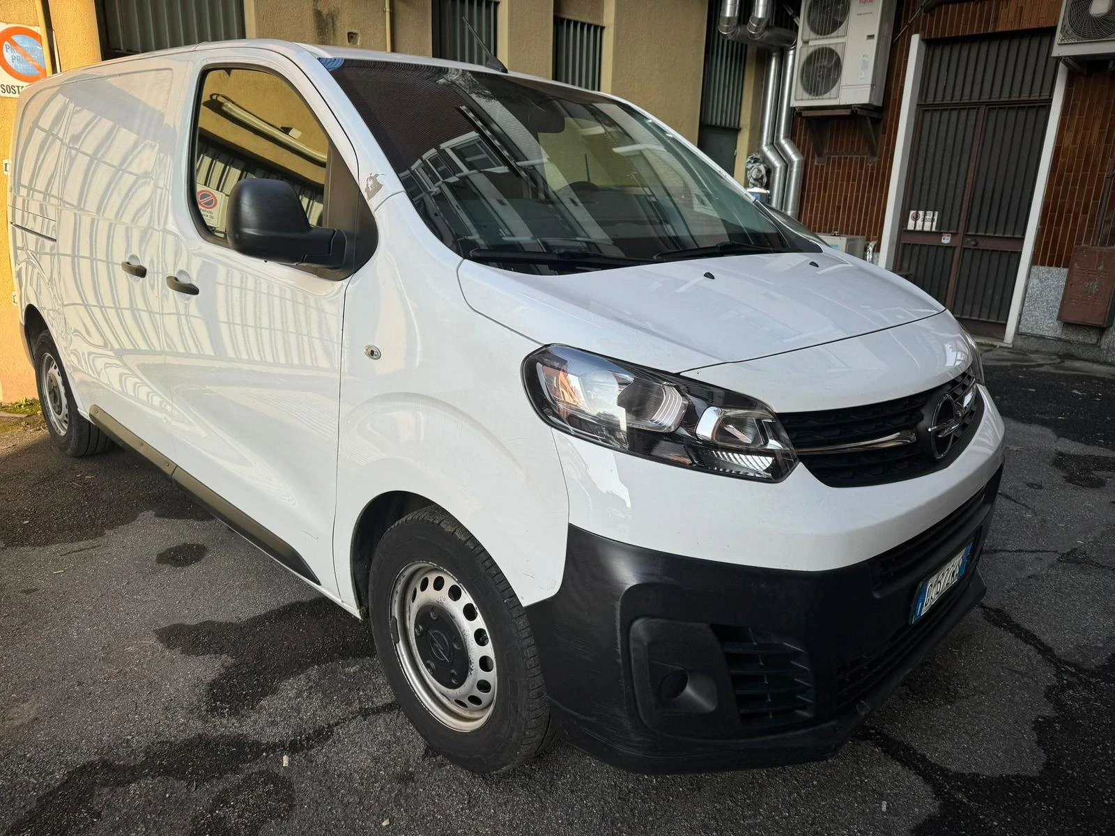 Opel Vivaro AUTOMATIC * 2.0d 122hp* 9.2020г* КЛИМА* КОЖА* , снимка 1