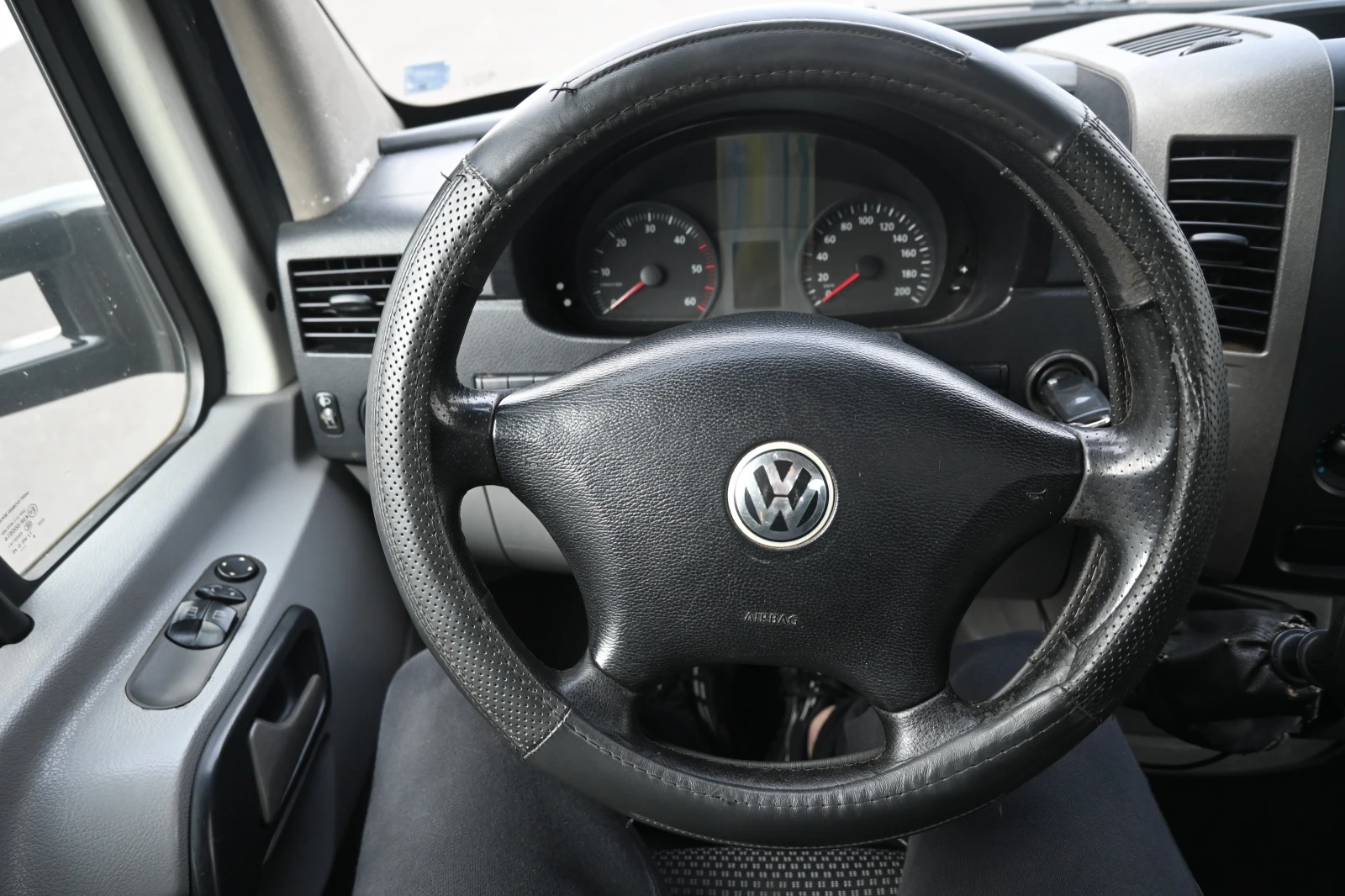 VW Crafter 2.5 TDI дизел, снимка 13 - Бусове и автобуси - 56496755