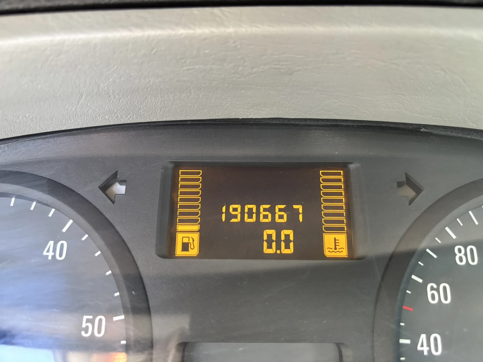 Opel Vivaro 1.9 CDTI, снимка 9 - Бусове и автобуси - 56328708