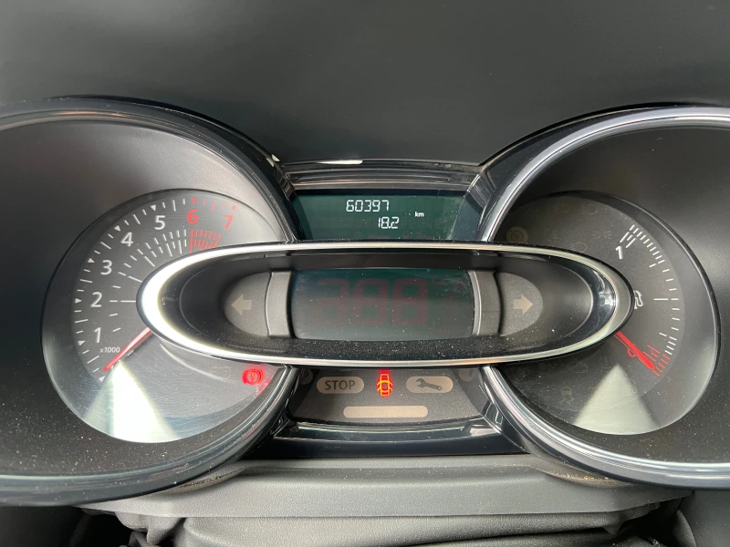 Renault Clio 1.2i, снимка 8 - Автомобили и джипове - 37598360