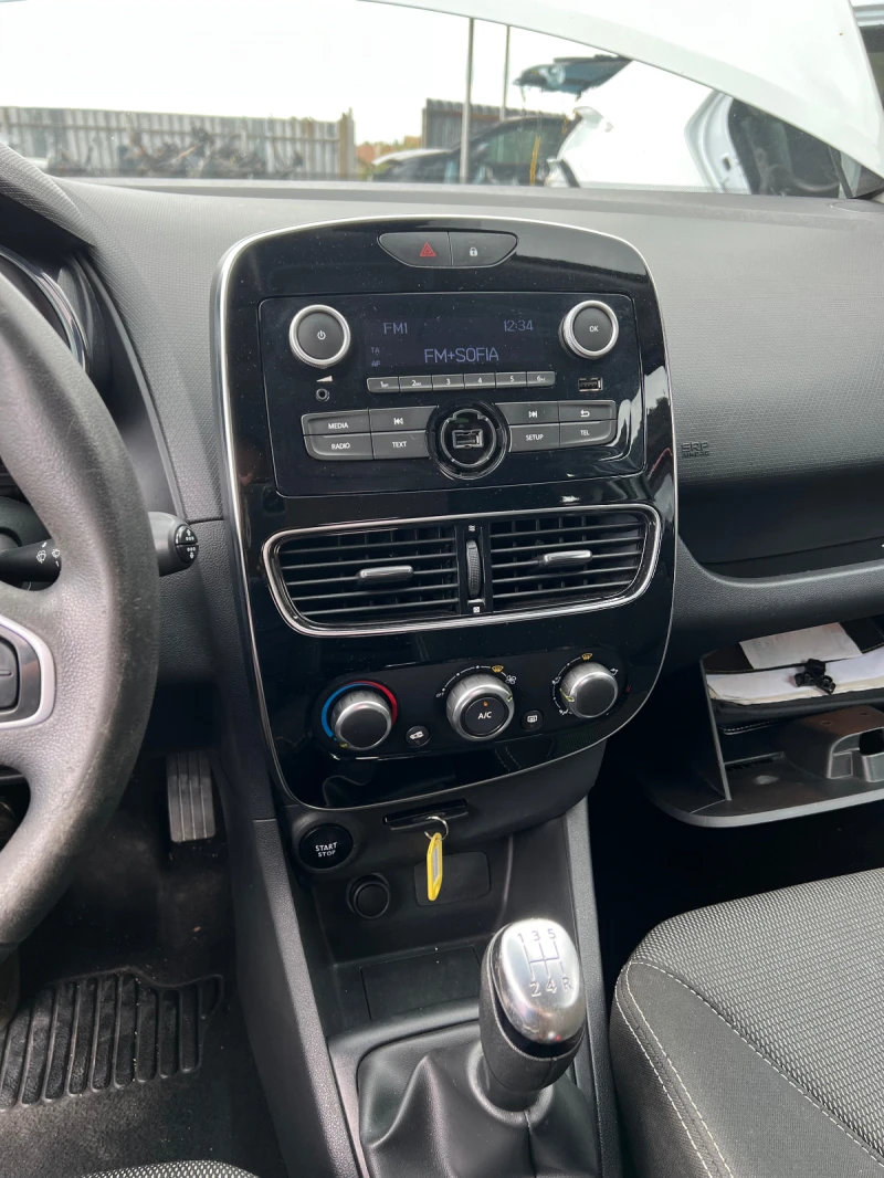 Renault Clio 1.2i, снимка 7 - Автомобили и джипове - 37598360