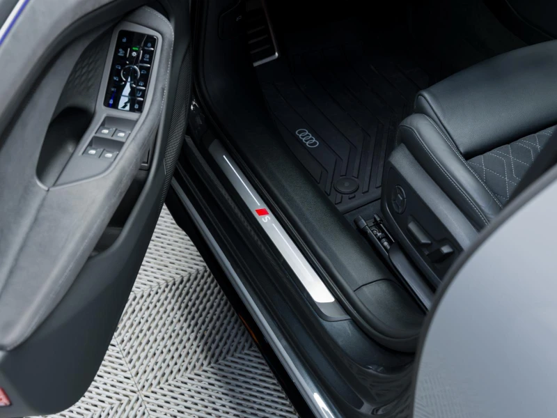 Audi A6 3хS-Line* 360CAM* DISTR* , снимка 16 - Автомобили и джипове - 53590581