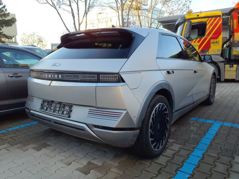 Hyundai Ioniq 5 72.6KWh/UNIQ/ГАРАНЦИЯ/360/HEADUP/BOSE/PANO/2022г., снимка 3 - Автомобили и джипове - 53596231