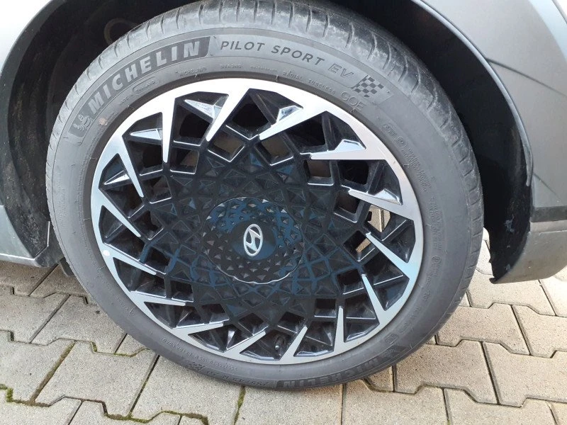 Hyundai Ioniq 5 72.6KWh/UNIQ/ГАРАНЦИЯ/360/HEADUP/BOSE/PANO/2022г., снимка 7 - Автомобили и джипове - 53596231